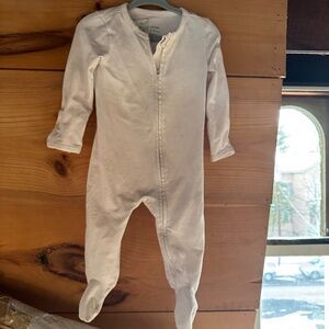 Kate Quinn organic footie 6-9 months